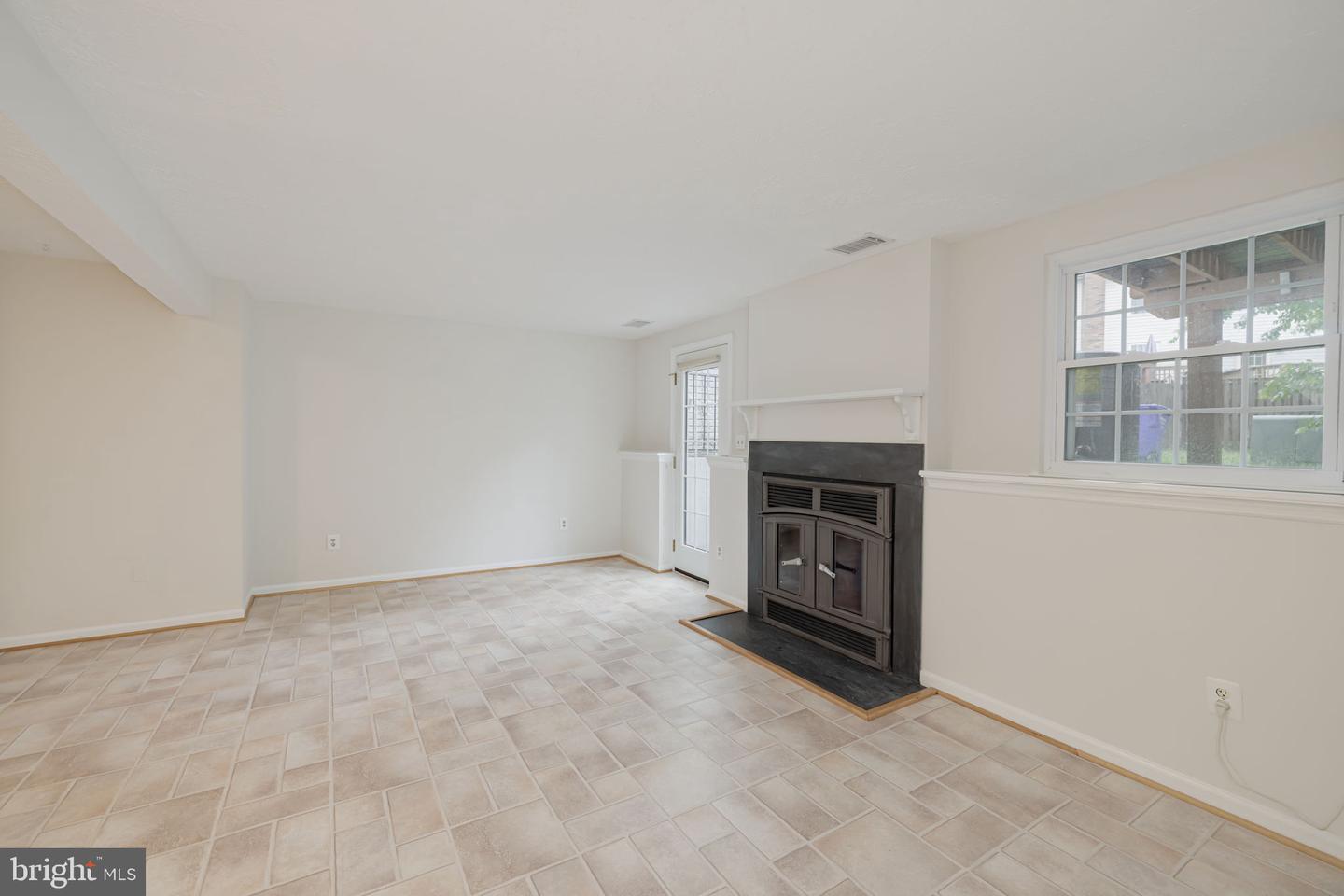 6106 HYACINTH DR, ALEXANDRIA, Virginia 22310, 2 Bedrooms Bedrooms, ,2 BathroomsBathrooms,Residential,For sale,6106 HYACINTH DR,VAFX2237086 MLS # VAFX2237086