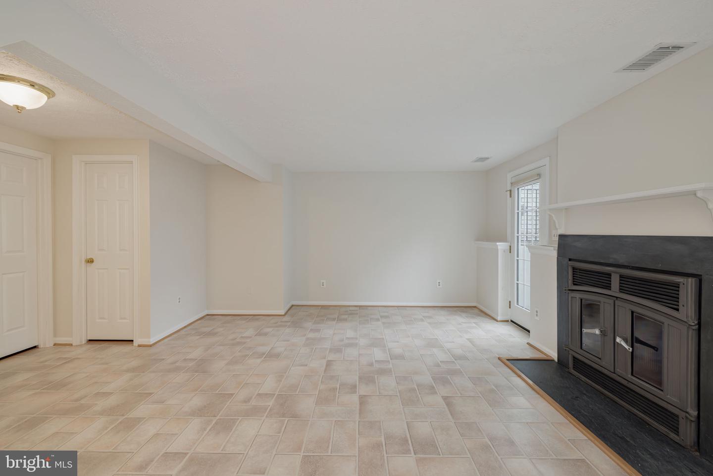 6106 HYACINTH DR, ALEXANDRIA, Virginia 22310, 2 Bedrooms Bedrooms, ,2 BathroomsBathrooms,Residential,For sale,6106 HYACINTH DR,VAFX2237086 MLS # VAFX2237086