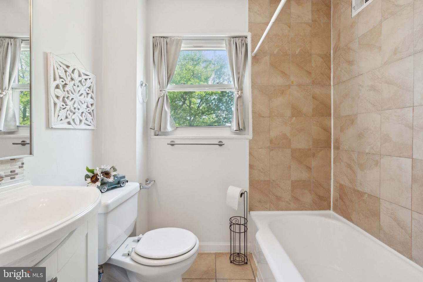 2304 RIVERVIEW TER, ALEXANDRIA, Virginia 22303, 3 Bedrooms Bedrooms, ,3 BathroomsBathrooms,Residential,For sale,2304 RIVERVIEW TER,VAFX2237128 MLS # VAFX2237128