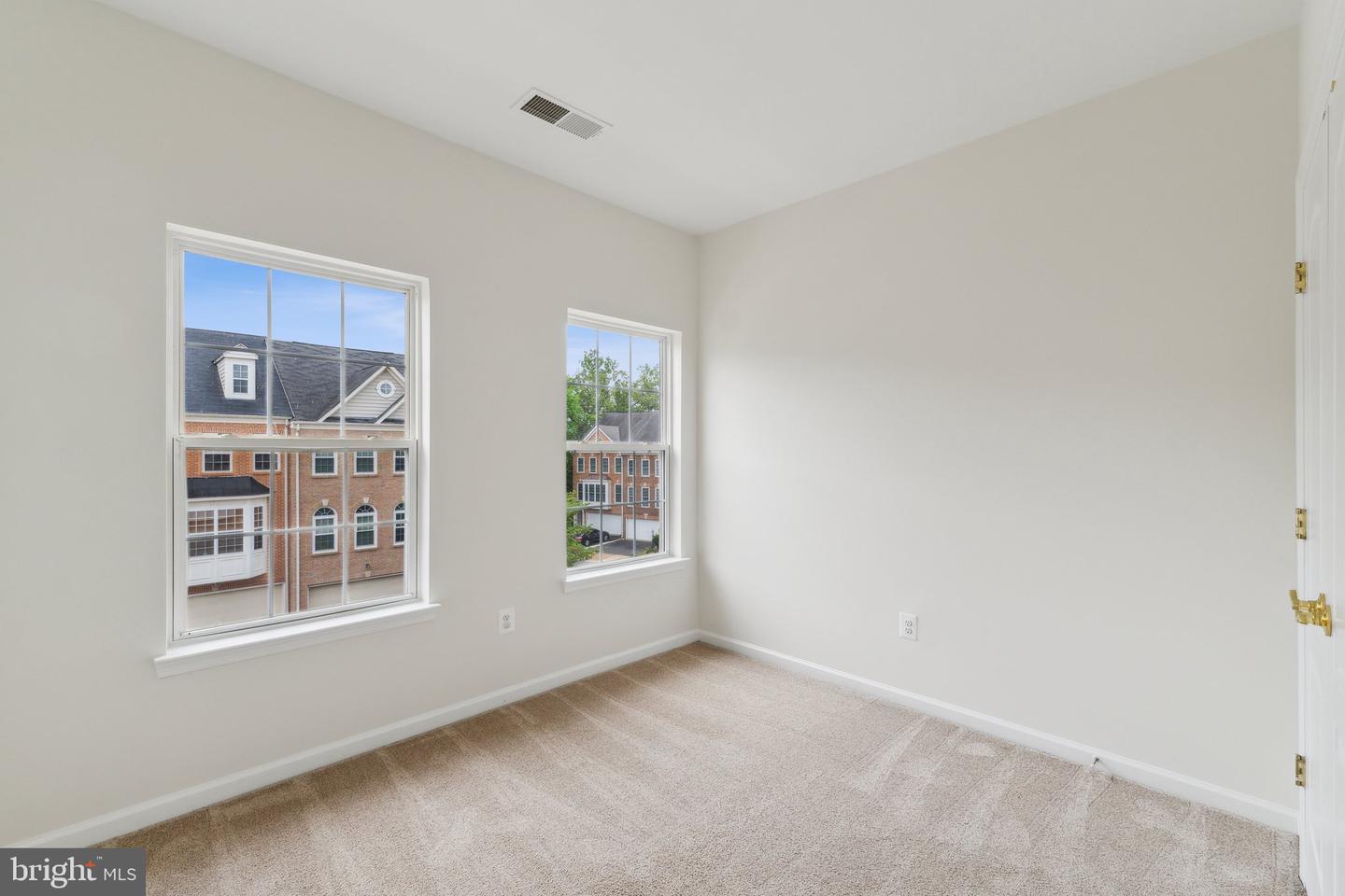 17614 HARPERS FERRY DR, DUMFRIES, Virginia 22025, 3 Bedrooms Bedrooms, ,2 BathroomsBathrooms,Residential,For sale,17614 HARPERS FERRY DR,VAPW2093352 MLS # VAPW2093352