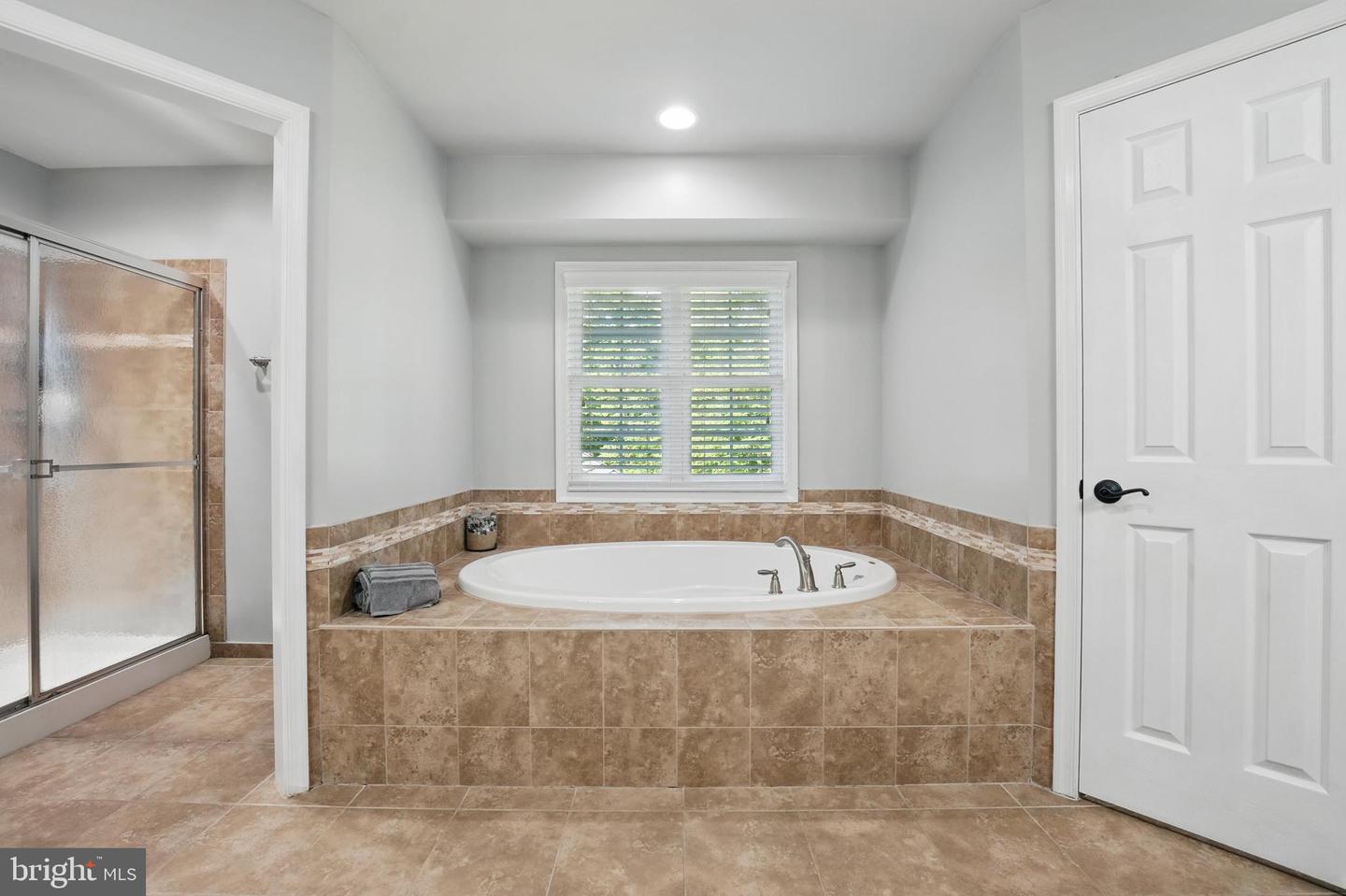 8108 SPRUCE VALLEY LN, CLIFTON, Virginia 20124, 5 Bedrooms Bedrooms, ,5 BathroomsBathrooms,Residential,For sale,8108 SPRUCE VALLEY LN,VAFX2237488 MLS # VAFX2237488