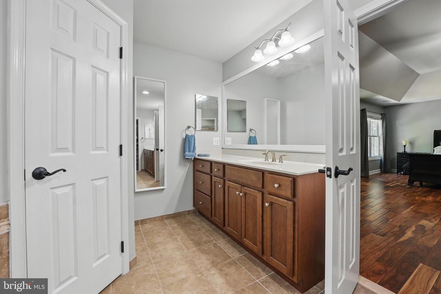 8108 SPRUCE VALLEY LN, CLIFTON, Virginia 20124, 5 Bedrooms Bedrooms, ,5 BathroomsBathrooms,Residential,For sale,8108 SPRUCE VALLEY LN,VAFX2237488 MLS # VAFX2237488