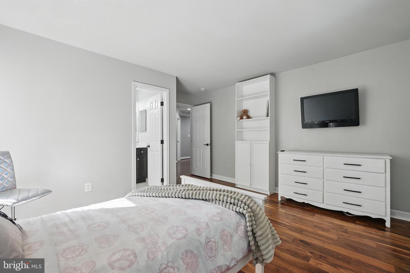 8108 SPRUCE VALLEY LN, CLIFTON, Virginia 20124, 5 Bedrooms Bedrooms, ,5 BathroomsBathrooms,Residential,For sale,8108 SPRUCE VALLEY LN,VAFX2237488 MLS # VAFX2237488