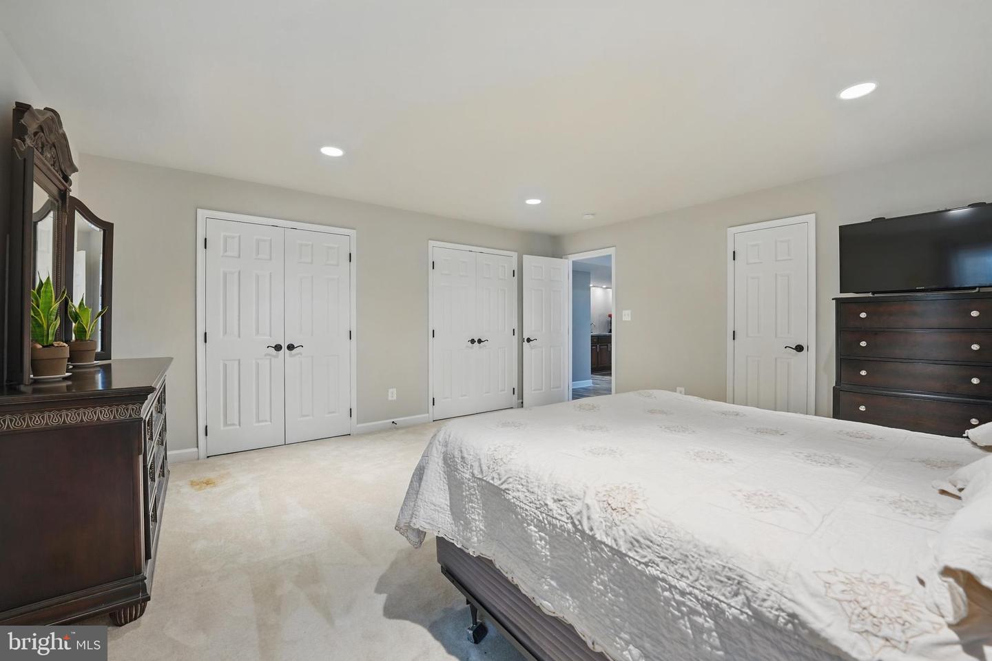 8108 SPRUCE VALLEY LN, CLIFTON, Virginia 20124, 5 Bedrooms Bedrooms, ,5 BathroomsBathrooms,Residential,For sale,8108 SPRUCE VALLEY LN,VAFX2237488 MLS # VAFX2237488