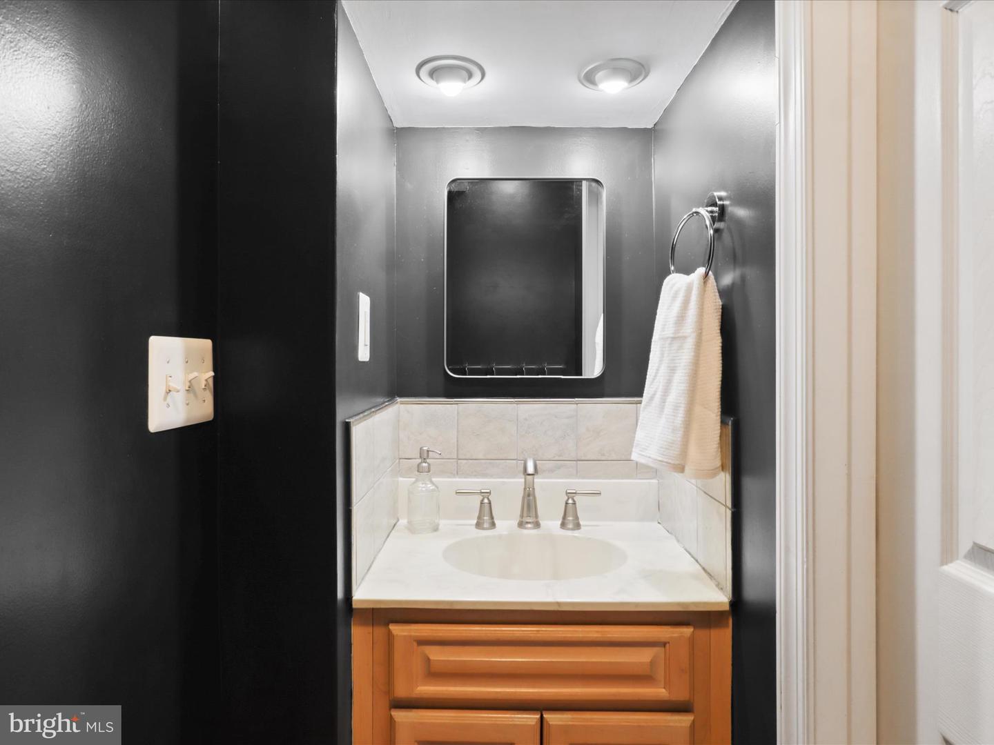 5929 WASHINGTON BLVD, ARLINGTON, Virginia 22205, 2 Bedrooms Bedrooms, ,2 BathroomsBathrooms,Residential,For sale,5929 WASHINGTON BLVD,VAAR2056772 MLS # VAAR2056772
