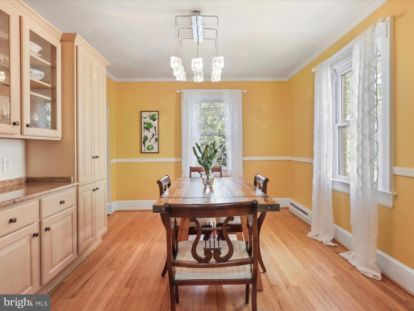 5929 WASHINGTON BLVD, ARLINGTON, Virginia 22205, 2 Bedrooms Bedrooms, ,2 BathroomsBathrooms,Residential,For sale,5929 WASHINGTON BLVD,VAAR2056772 MLS # VAAR2056772