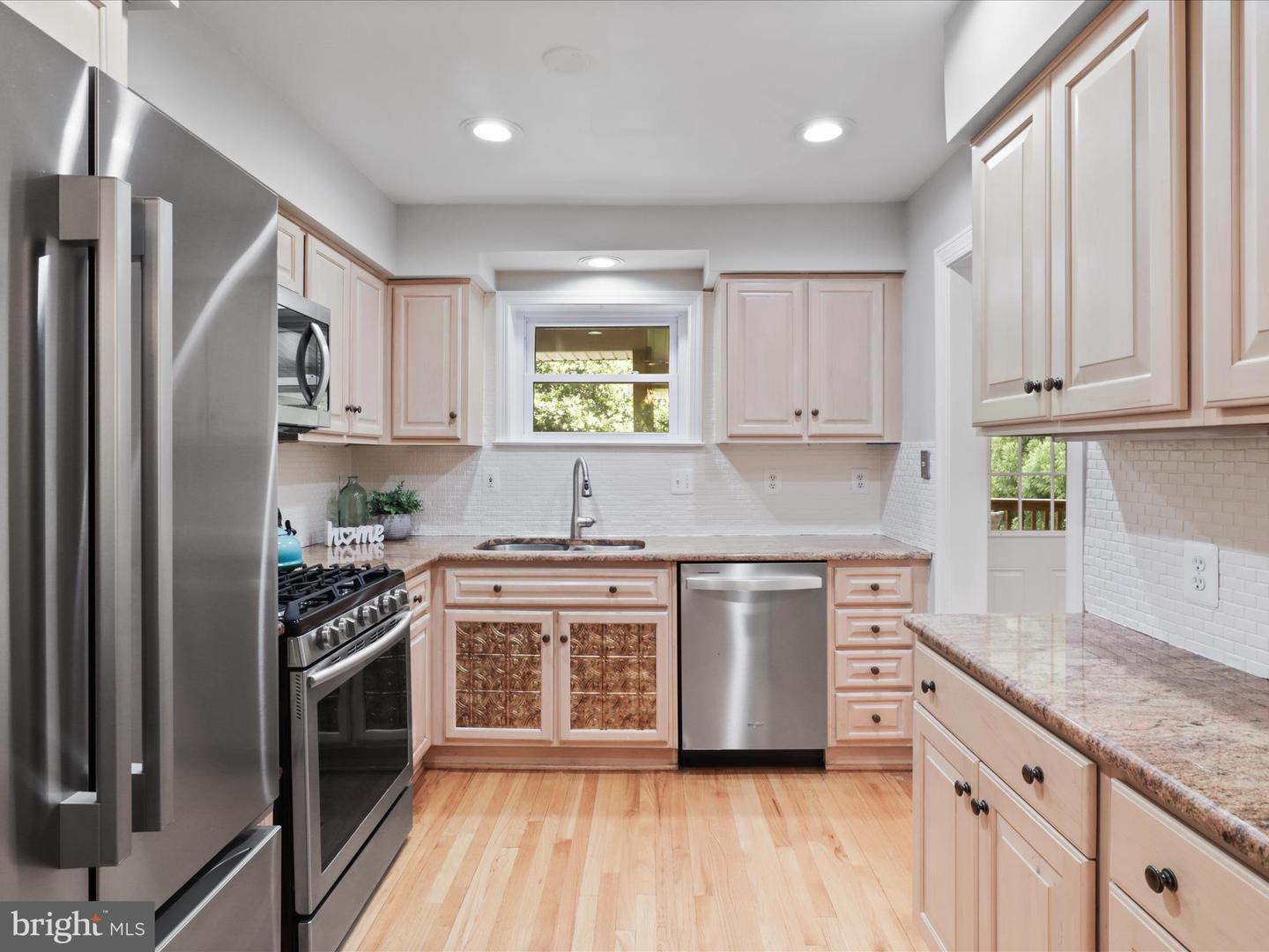 5929 WASHINGTON BLVD, ARLINGTON, Virginia 22205, 2 Bedrooms Bedrooms, ,2 BathroomsBathrooms,Residential,For sale,5929 WASHINGTON BLVD,VAAR2056772 MLS # VAAR2056772