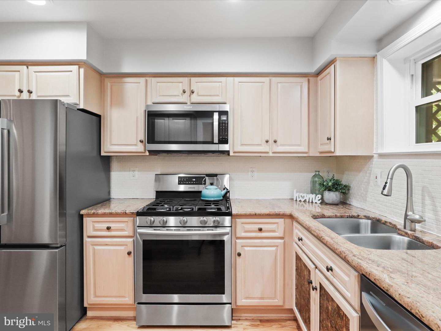 5929 WASHINGTON BLVD, ARLINGTON, Virginia 22205, 2 Bedrooms Bedrooms, ,2 BathroomsBathrooms,Residential,For sale,5929 WASHINGTON BLVD,VAAR2056772 MLS # VAAR2056772