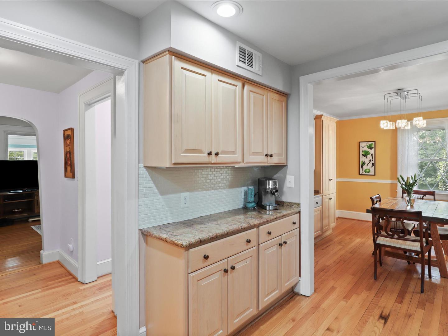 5929 WASHINGTON BLVD, ARLINGTON, Virginia 22205, 2 Bedrooms Bedrooms, ,2 BathroomsBathrooms,Residential,For sale,5929 WASHINGTON BLVD,VAAR2056772 MLS # VAAR2056772
