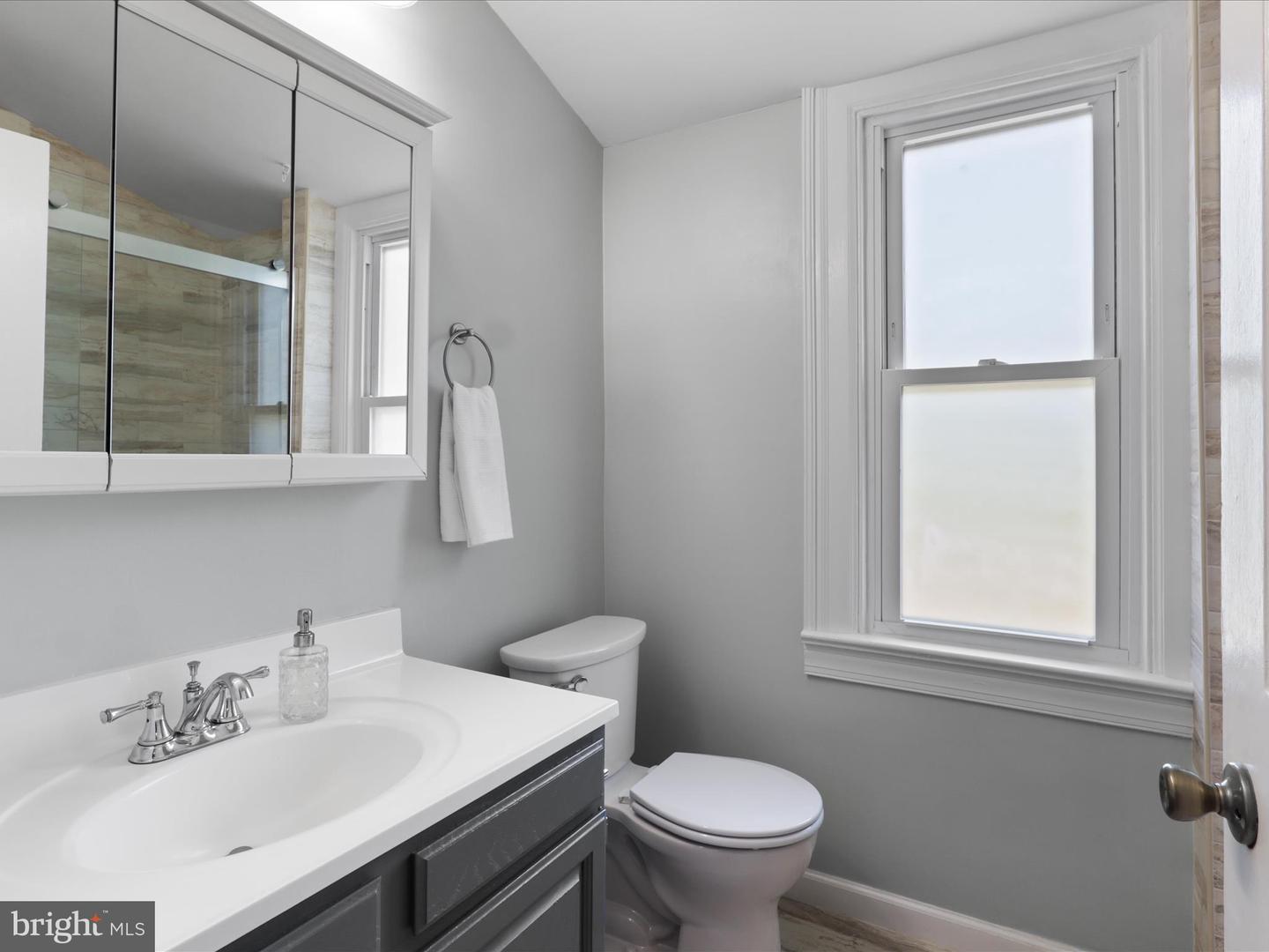 5929 WASHINGTON BLVD, ARLINGTON, Virginia 22205, 2 Bedrooms Bedrooms, ,2 BathroomsBathrooms,Residential,For sale,5929 WASHINGTON BLVD,VAAR2056772 MLS # VAAR2056772