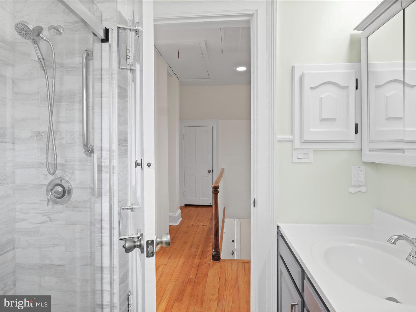 5929 WASHINGTON BLVD, ARLINGTON, Virginia 22205, 2 Bedrooms Bedrooms, ,2 BathroomsBathrooms,Residential,For sale,5929 WASHINGTON BLVD,VAAR2056772 MLS # VAAR2056772
