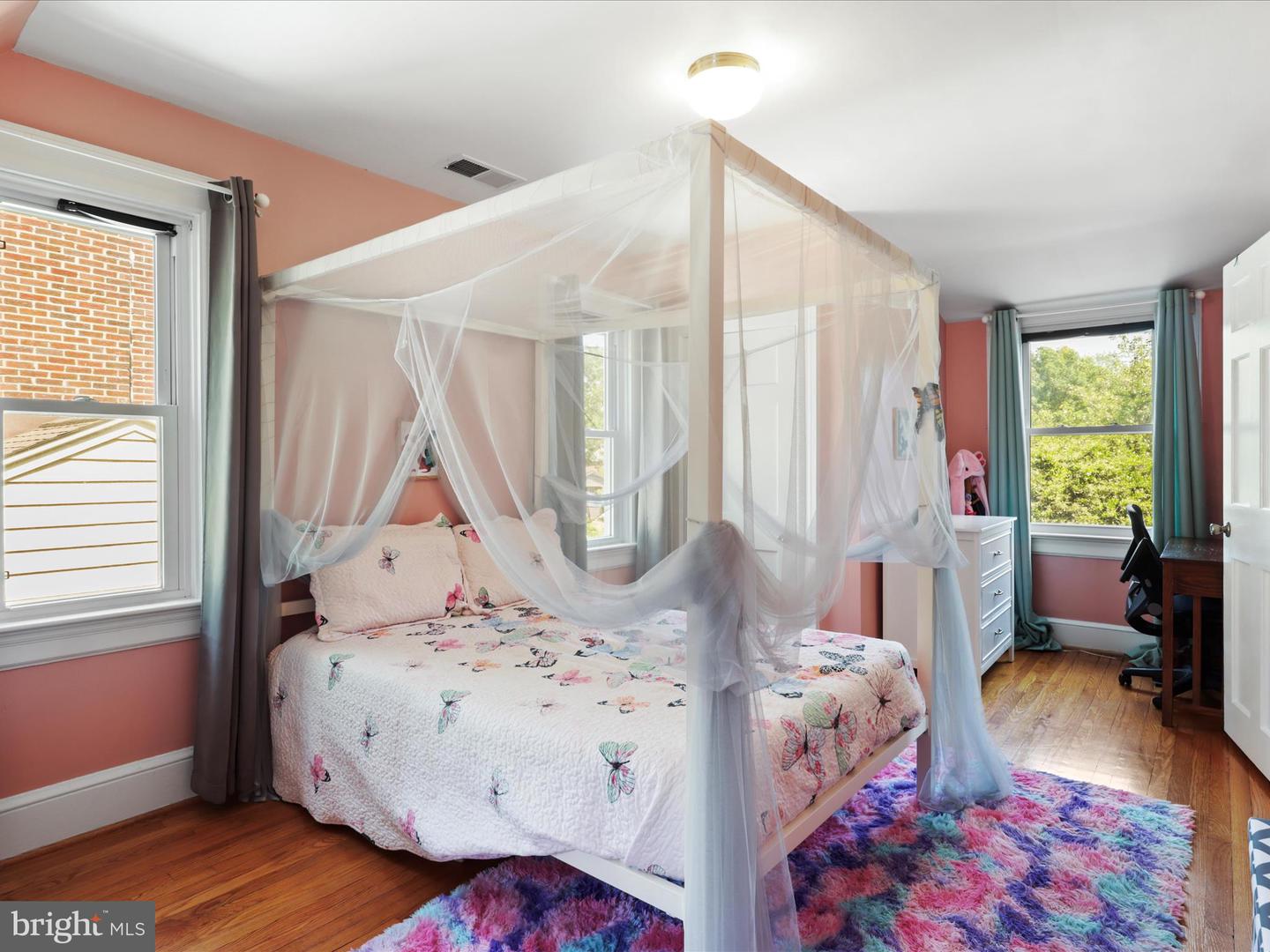 5929 WASHINGTON BLVD, ARLINGTON, Virginia 22205, 2 Bedrooms Bedrooms, ,2 BathroomsBathrooms,Residential,For sale,5929 WASHINGTON BLVD,VAAR2056772 MLS # VAAR2056772