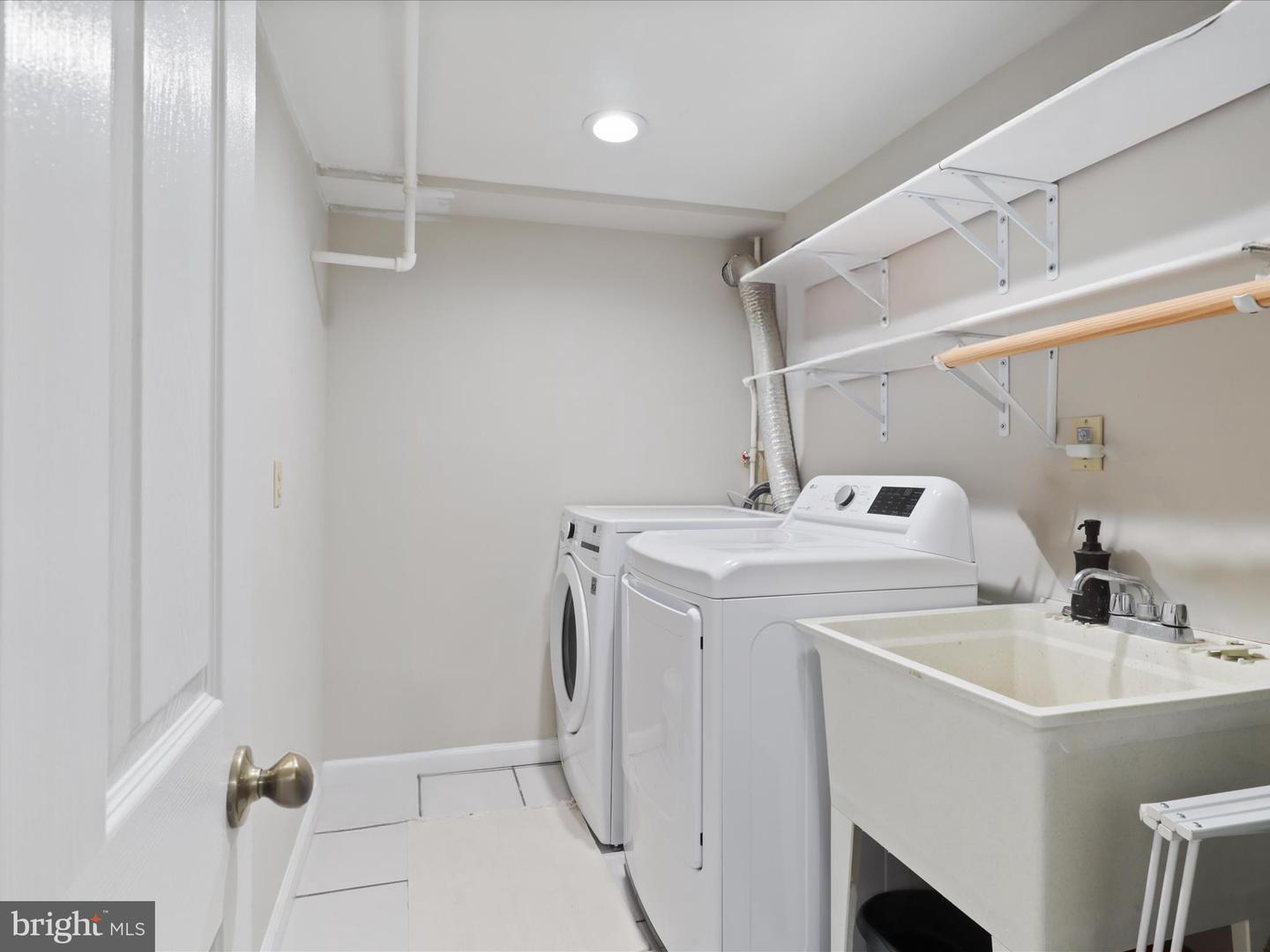 5929 WASHINGTON BLVD, ARLINGTON, Virginia 22205, 2 Bedrooms Bedrooms, ,2 BathroomsBathrooms,Residential,For sale,5929 WASHINGTON BLVD,VAAR2056772 MLS # VAAR2056772