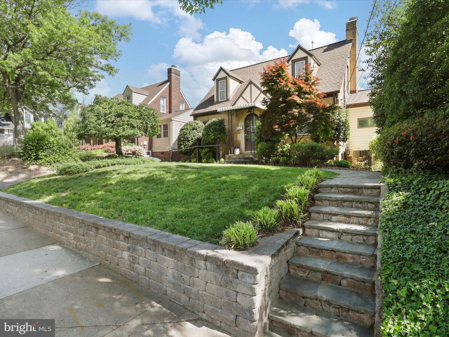 5929 WASHINGTON BLVD, ARLINGTON, Virginia 22205, 2 Bedrooms Bedrooms, ,2 BathroomsBathrooms,Residential,For sale,5929 WASHINGTON BLVD,VAAR2056772 MLS # VAAR2056772