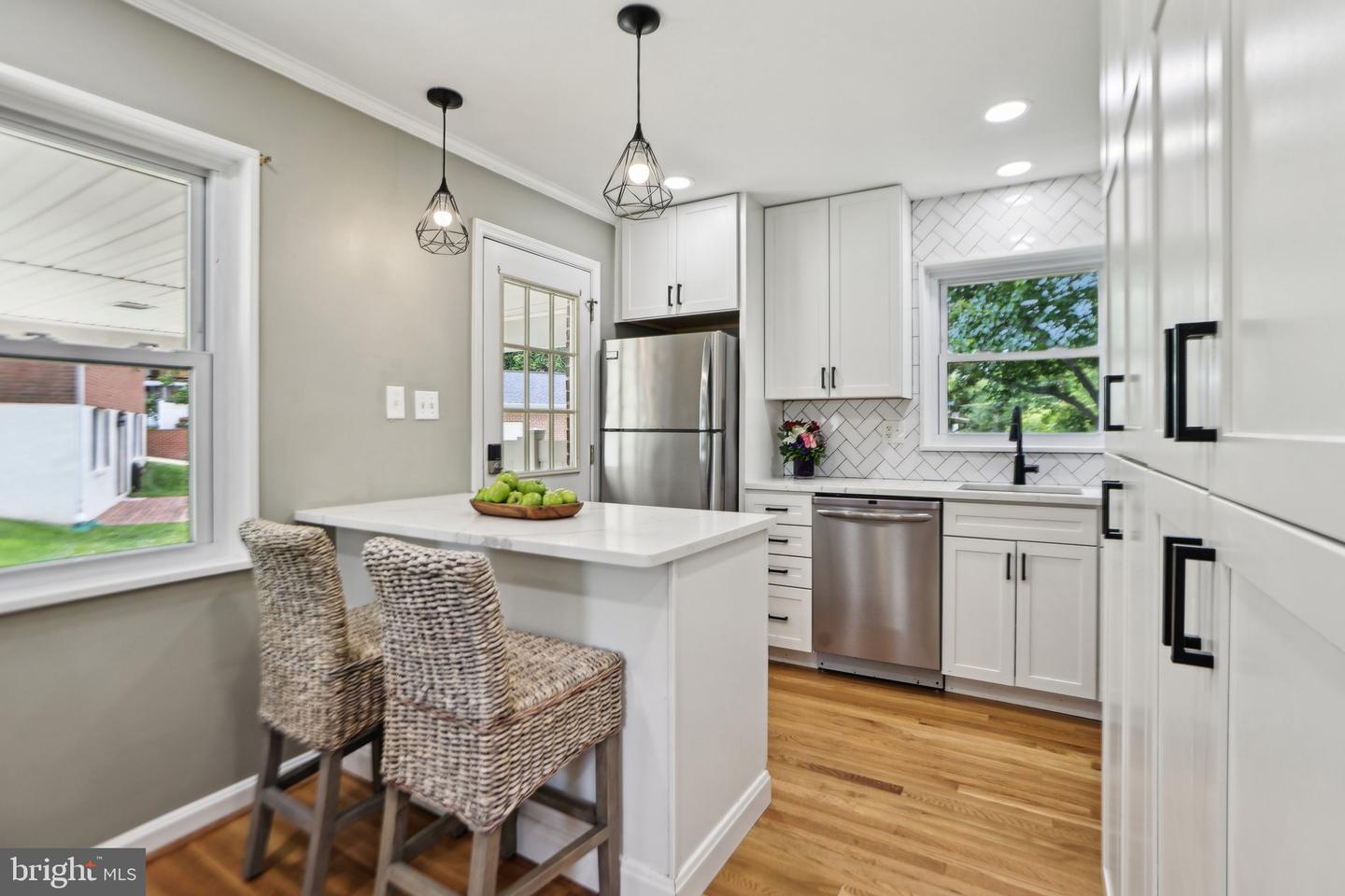 6126 HILLVIEW AVE, ALEXANDRIA, Virginia 22310, 4 Bedrooms Bedrooms, ,2 BathroomsBathrooms,Residential,For sale,6126 HILLVIEW AVE,VAFX2237630 MLS # VAFX2237630