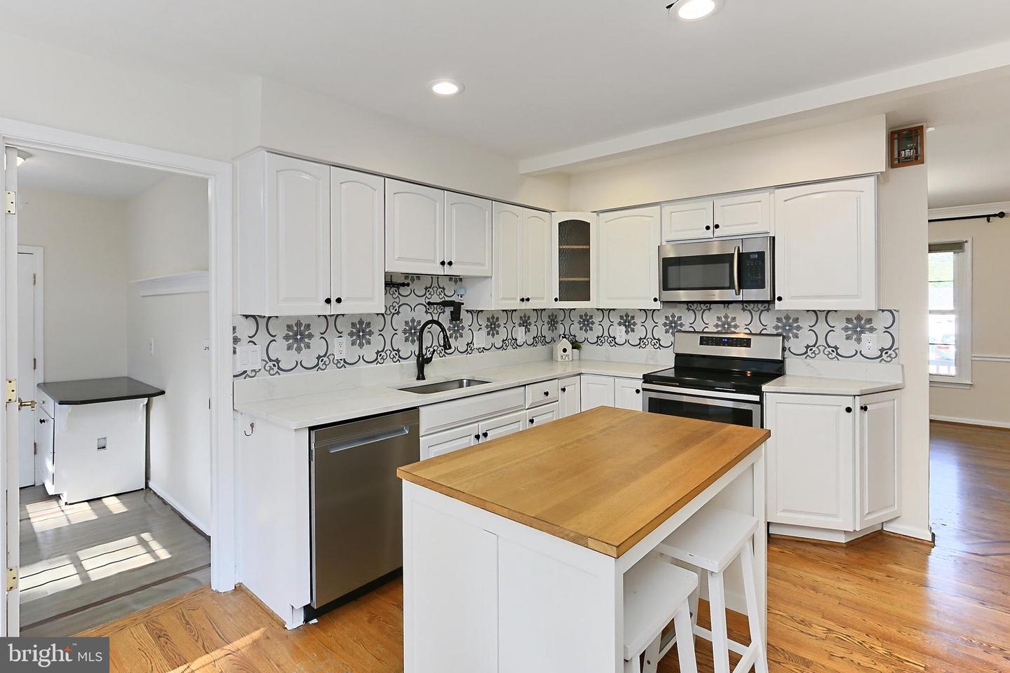 13407 BROOKFIELD DR, CHANTILLY, Virginia 20151, 4 Bedrooms Bedrooms, ,2 BathroomsBathrooms,Residential,For sale,13407 BROOKFIELD DR,VAFX2237734 MLS # VAFX2237734