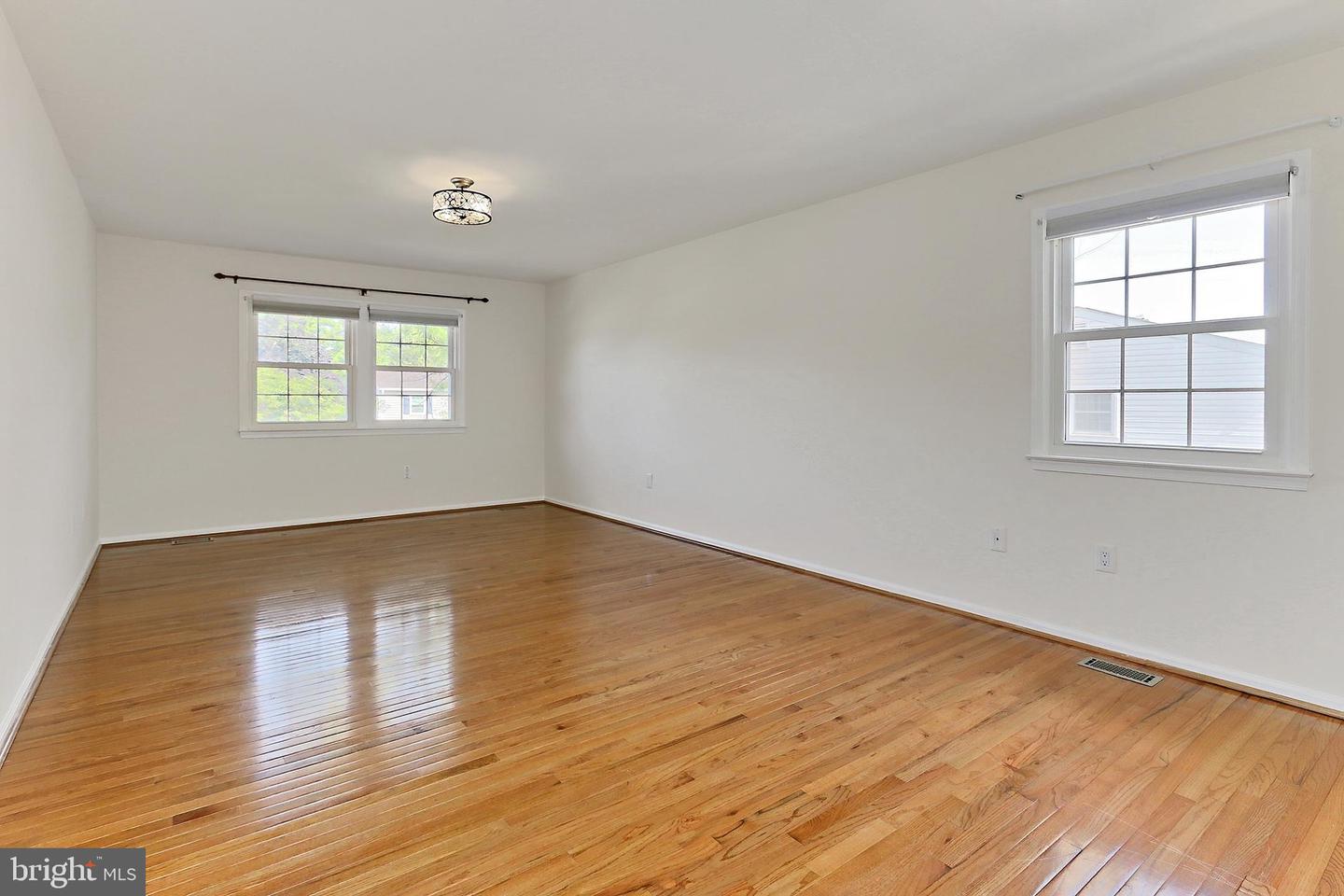 13407 BROOKFIELD DR, CHANTILLY, Virginia 20151, 4 Bedrooms Bedrooms, ,2 BathroomsBathrooms,Residential,For sale,13407 BROOKFIELD DR,VAFX2237734 MLS # VAFX2237734