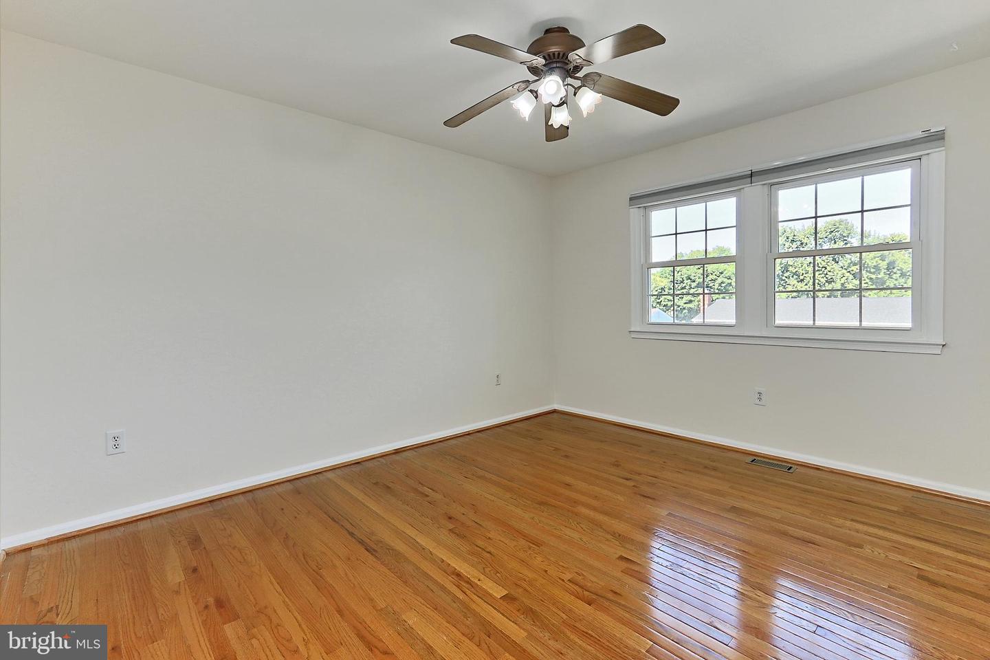 13407 BROOKFIELD DR, CHANTILLY, Virginia 20151, 4 Bedrooms Bedrooms, ,2 BathroomsBathrooms,Residential,For sale,13407 BROOKFIELD DR,VAFX2237734 MLS # VAFX2237734