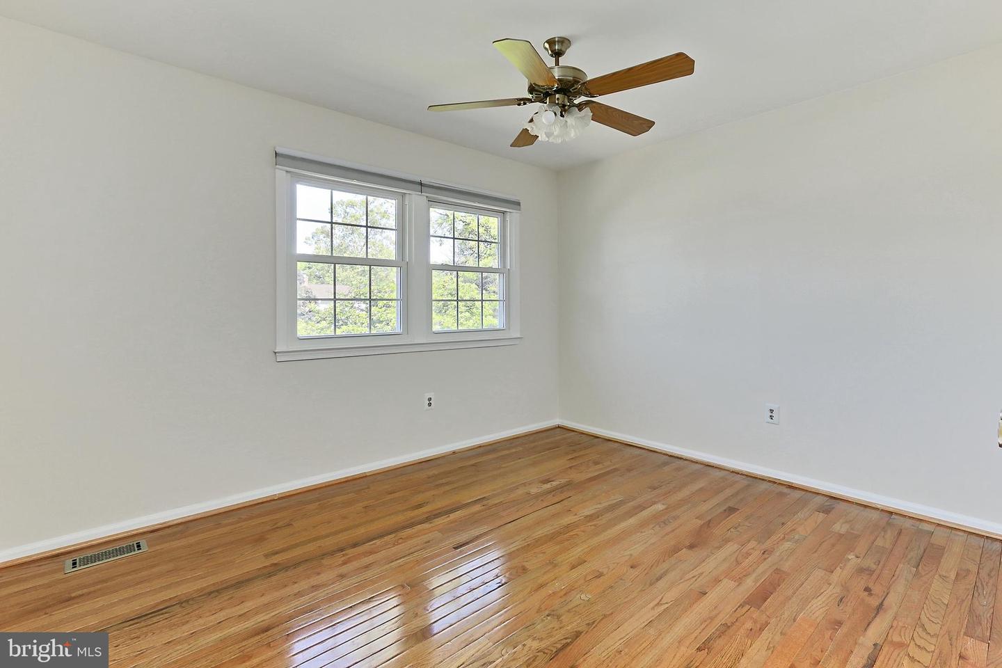 13407 BROOKFIELD DR, CHANTILLY, Virginia 20151, 4 Bedrooms Bedrooms, ,2 BathroomsBathrooms,Residential,For sale,13407 BROOKFIELD DR,VAFX2237734 MLS # VAFX2237734