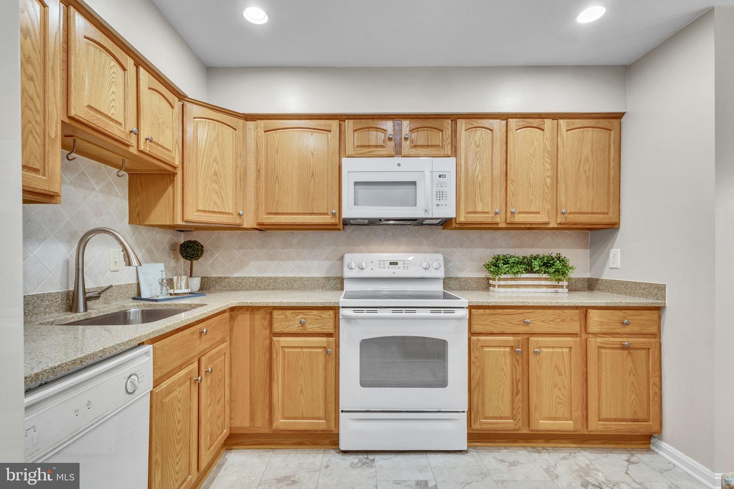 10062 WOOD SORRELS LN, BURKE, Virginia 22015, 3 Bedrooms Bedrooms, ,2 BathroomsBathrooms,Residential,For sale,10062 WOOD SORRELS LN,VAFX2237896 MLS # VAFX2237896