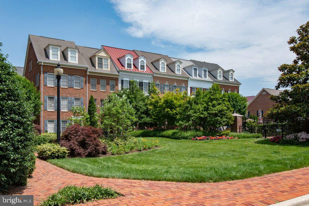 1225 ROUNDHOUSE LN, ALEXANDRIA, Virginia 22314, 3 Bedrooms Bedrooms, ,3 BathroomsBathrooms,Residential,For sale,1225 ROUNDHOUSE LN,VAAX2045010 MLS # VAAX2045010