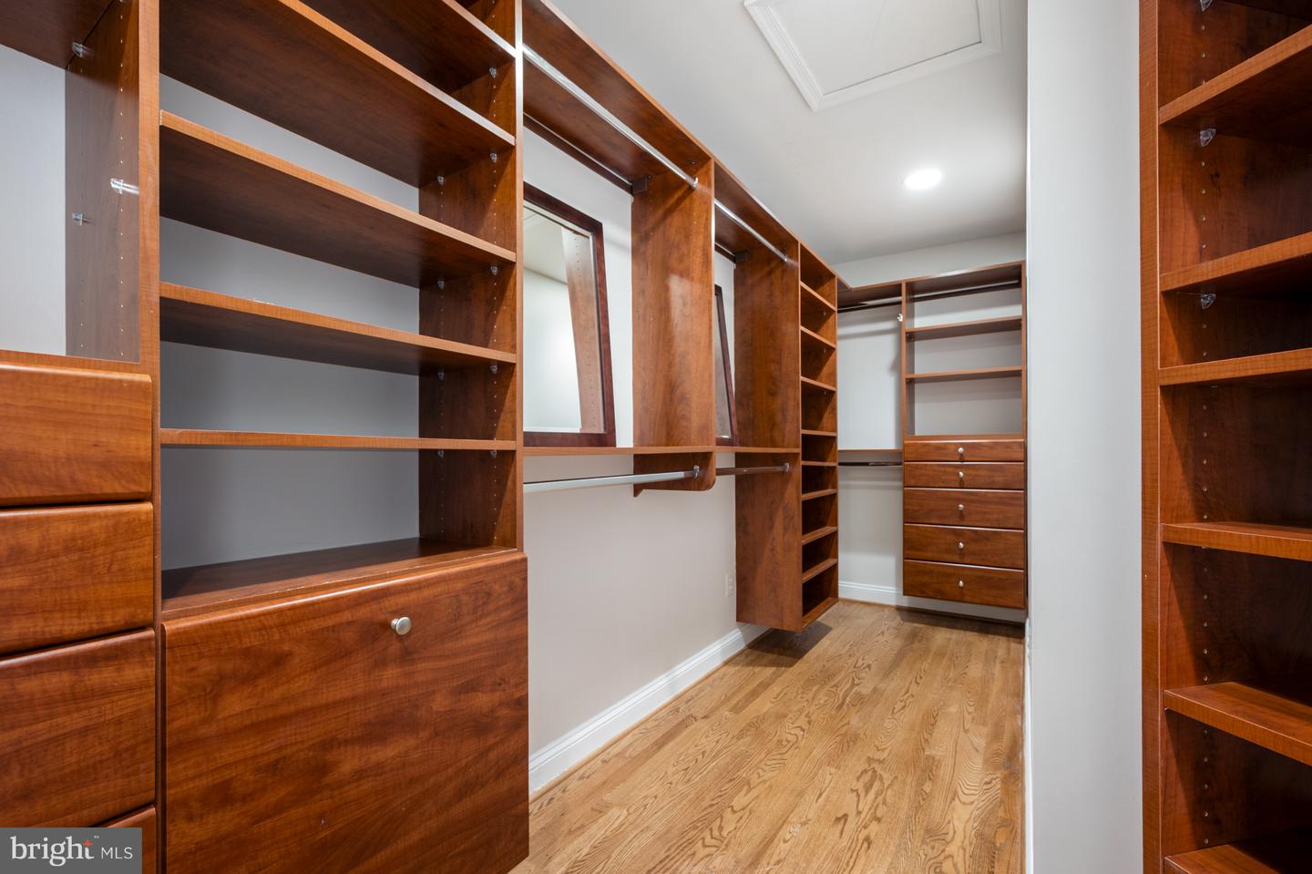 1225 ROUNDHOUSE LN, ALEXANDRIA, Virginia 22314, 3 Bedrooms Bedrooms, ,3 BathroomsBathrooms,Residential,For sale,1225 ROUNDHOUSE LN,VAAX2045010 MLS # VAAX2045010
