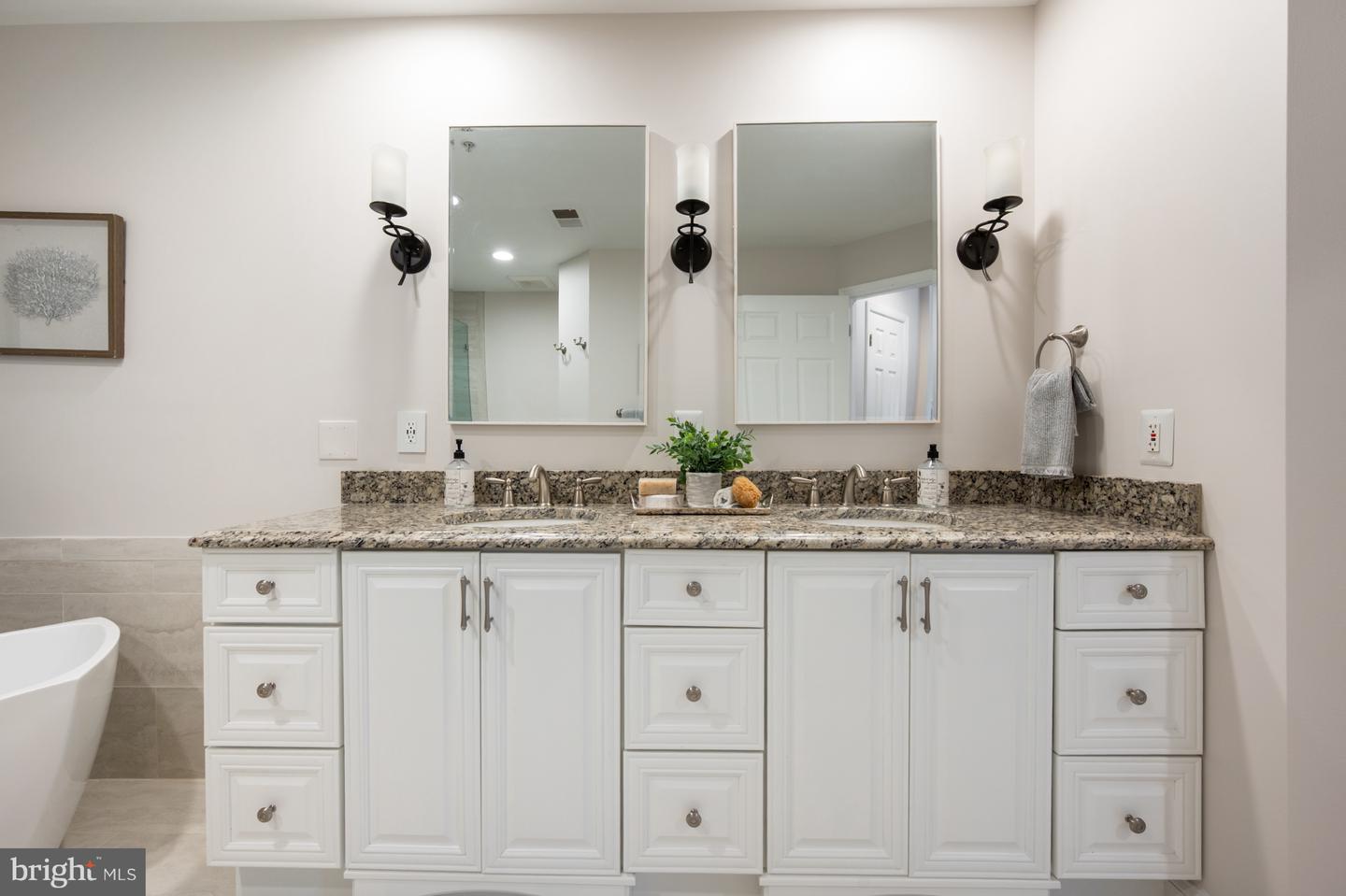 1225 ROUNDHOUSE LN, ALEXANDRIA, Virginia 22314, 3 Bedrooms Bedrooms, ,3 BathroomsBathrooms,Residential,For sale,1225 ROUNDHOUSE LN,VAAX2045010 MLS # VAAX2045010