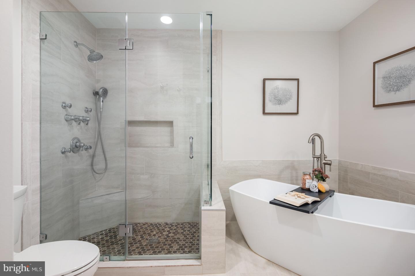 1225 ROUNDHOUSE LN, ALEXANDRIA, Virginia 22314, 3 Bedrooms Bedrooms, ,3 BathroomsBathrooms,Residential,For sale,1225 ROUNDHOUSE LN,VAAX2045010 MLS # VAAX2045010