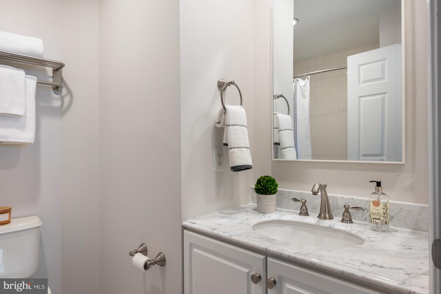 1225 ROUNDHOUSE LN, ALEXANDRIA, Virginia 22314, 3 Bedrooms Bedrooms, ,3 BathroomsBathrooms,Residential,For sale,1225 ROUNDHOUSE LN,VAAX2045010 MLS # VAAX2045010