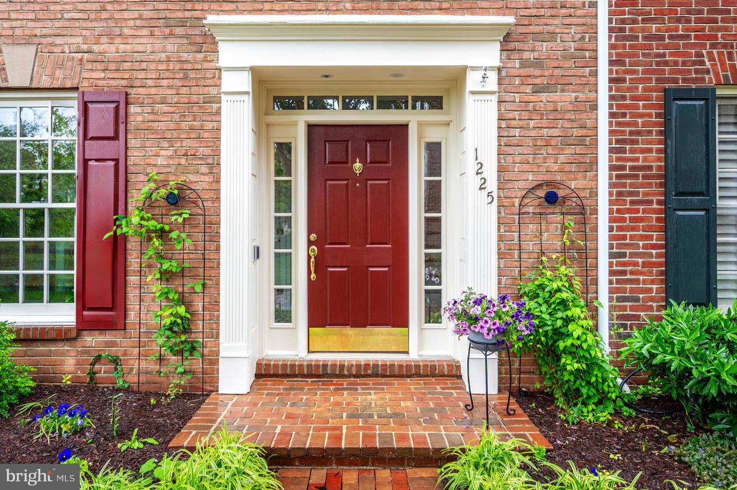 1225 ROUNDHOUSE LN, ALEXANDRIA, Virginia 22314, 3 Bedrooms Bedrooms, ,3 BathroomsBathrooms,Residential,For sale,1225 ROUNDHOUSE LN,VAAX2045010 MLS # VAAX2045010