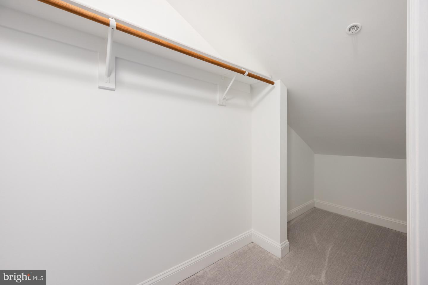 1225 ROUNDHOUSE LN, ALEXANDRIA, Virginia 22314, 3 Bedrooms Bedrooms, ,3 BathroomsBathrooms,Residential,For sale,1225 ROUNDHOUSE LN,VAAX2045010 MLS # VAAX2045010
