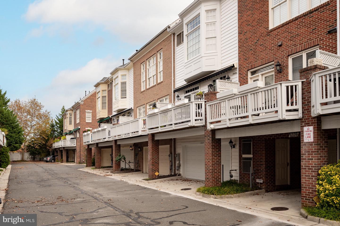 1225 ROUNDHOUSE LN, ALEXANDRIA, Virginia 22314, 3 Bedrooms Bedrooms, ,3 BathroomsBathrooms,Residential,For sale,1225 ROUNDHOUSE LN,VAAX2045010 MLS # VAAX2045010