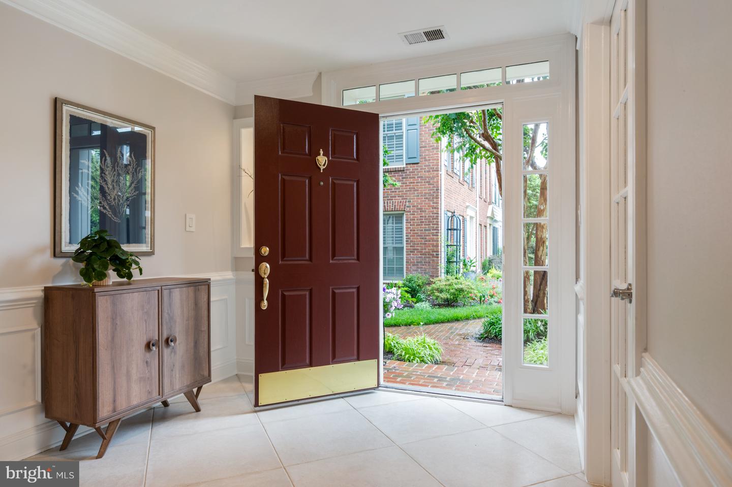 1225 ROUNDHOUSE LN, ALEXANDRIA, Virginia 22314, 3 Bedrooms Bedrooms, ,3 BathroomsBathrooms,Residential,For sale,1225 ROUNDHOUSE LN,VAAX2045010 MLS # VAAX2045010