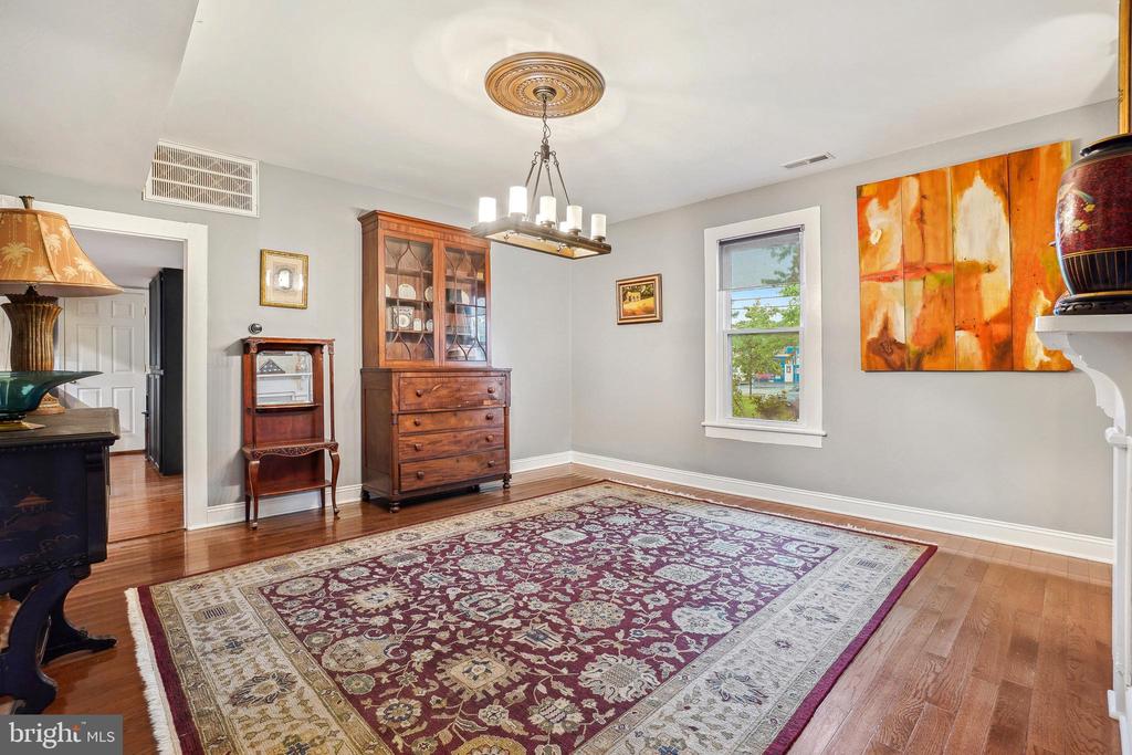 100 E MARSHALL ST, REMINGTON, Virginia 22734, 4 Bedrooms Bedrooms, ,3 BathroomsBathrooms,Residential,100 E MARSHALL ST,VAFQ2016534 MLS # VAFQ2016534