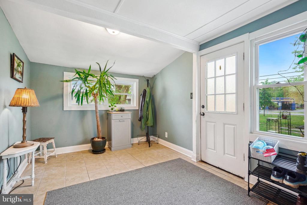 100 E MARSHALL ST, REMINGTON, Virginia 22734, 4 Bedrooms Bedrooms, ,3 BathroomsBathrooms,Residential,100 E MARSHALL ST,VAFQ2016534 MLS # VAFQ2016534