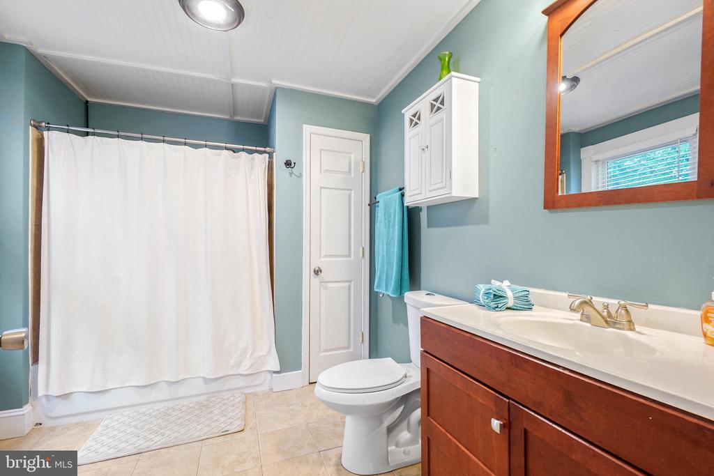 100 E MARSHALL ST, REMINGTON, Virginia 22734, 4 Bedrooms Bedrooms, ,3 BathroomsBathrooms,Residential,100 E MARSHALL ST,VAFQ2016534 MLS # VAFQ2016534