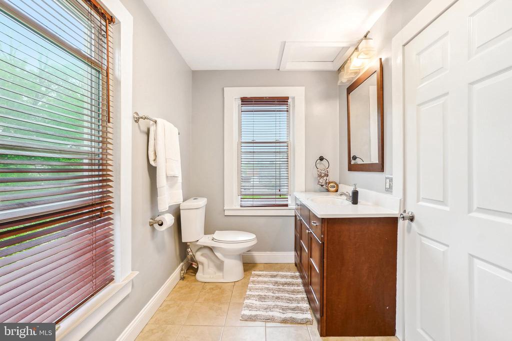 100 E MARSHALL ST, REMINGTON, Virginia 22734, 4 Bedrooms Bedrooms, ,3 BathroomsBathrooms,Residential,100 E MARSHALL ST,VAFQ2016534 MLS # VAFQ2016534
