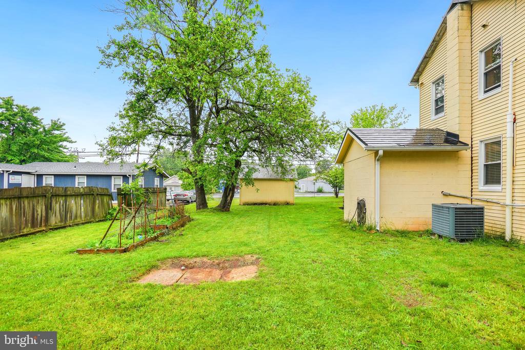 100 E MARSHALL ST, REMINGTON, Virginia 22734, 4 Bedrooms Bedrooms, ,3 BathroomsBathrooms,Residential,100 E MARSHALL ST,VAFQ2016534 MLS # VAFQ2016534