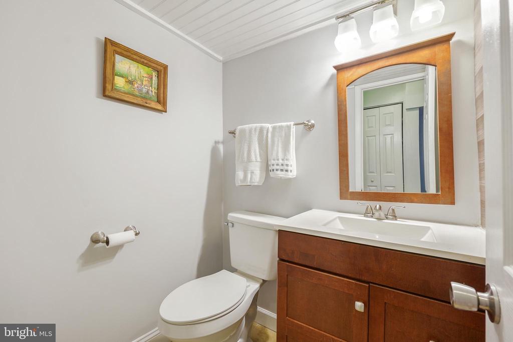 100 E MARSHALL ST, REMINGTON, Virginia 22734, 4 Bedrooms Bedrooms, ,3 BathroomsBathrooms,Residential,100 E MARSHALL ST,VAFQ2016534 MLS # VAFQ2016534
