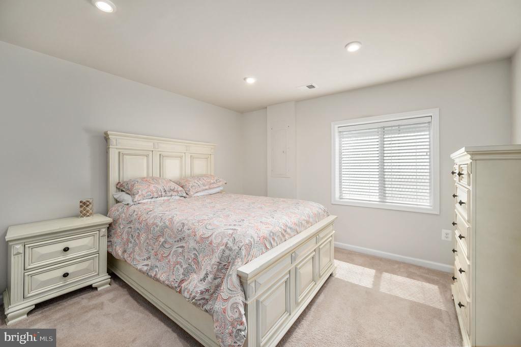 6708 NINTH CORPS LN, SPOTSYLVANIA, Virginia 22553, 4 Bedrooms Bedrooms, ,3 BathroomsBathrooms,Residential,6708 NINTH CORPS LN,VASP2033076 MLS # VASP2033076