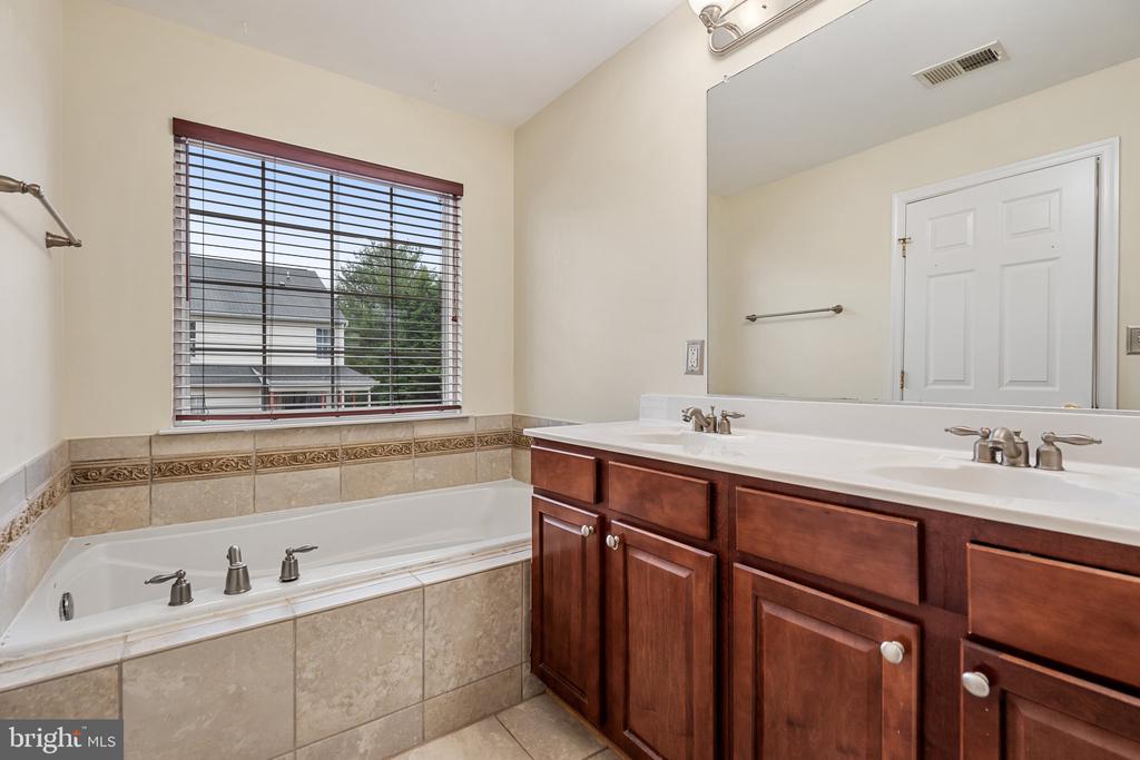 1001 LAKE PELHAM DR, CULPEPER, Virginia 22701, 3 Bedrooms Bedrooms, ,2 BathroomsBathrooms,Residential,1001 LAKE PELHAM DR,VACU2010494 MLS # VACU2010494