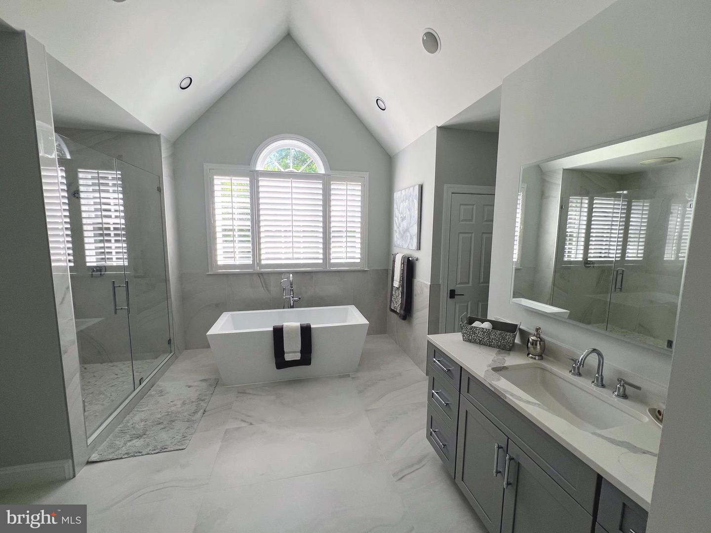 1918 VALLEYWOOD RD, MCLEAN, Virginia 22101, 6 Bedrooms Bedrooms, ,6 BathroomsBathrooms,Residential,For sale,1918 VALLEYWOOD RD,VAFX2240182 MLS # VAFX2240182