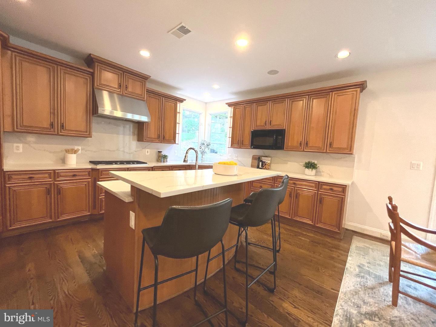 1918 VALLEYWOOD RD, MCLEAN, Virginia 22101, 6 Bedrooms Bedrooms, ,6 BathroomsBathrooms,Residential,For sale,1918 VALLEYWOOD RD,VAFX2240182 MLS # VAFX2240182