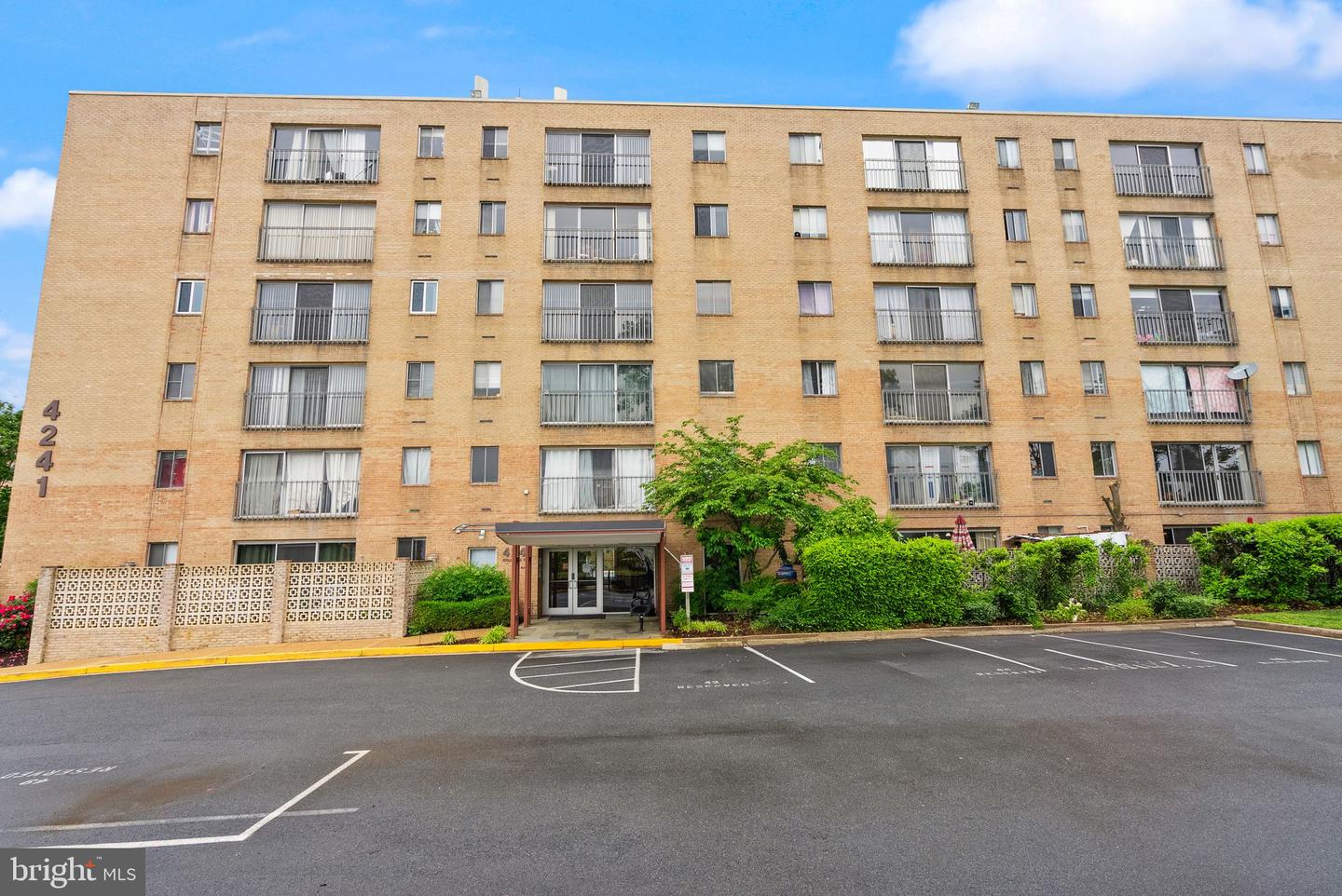 4241 COLUMBIA PIKE #103, ARLINGTON, Virginia 22204, 3 Bedrooms Bedrooms, ,2 BathroomsBathrooms,Residential,For sale,4241 COLUMBIA PIKE #103,VAAR2057360 MLS # VAAR2057360