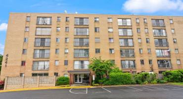 4241 COLUMBIA PIKE #103, ARLINGTON, Virginia 22204, 3 Bedrooms Bedrooms, ,2 BathroomsBathrooms,Residential,For sale,4241 COLUMBIA PIKE #103,VAAR2057360 MLS # VAAR2057360