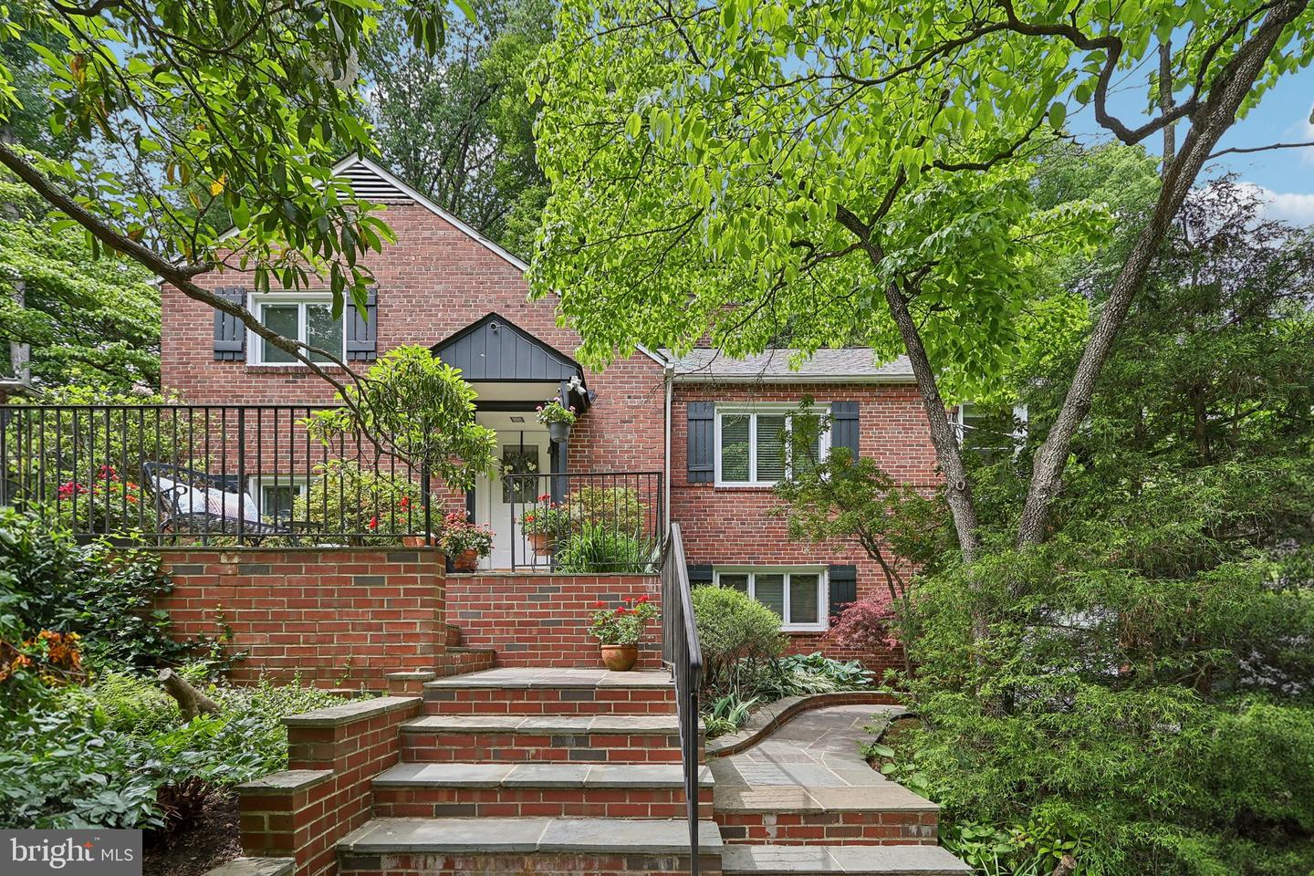 3919 30TH ST N, ARLINGTON, Virginia 22207, 3 Bedrooms Bedrooms, ,2 BathroomsBathrooms,Residential,For sale,3919 30TH ST N,VAAR2057390 MLS # VAAR2057390