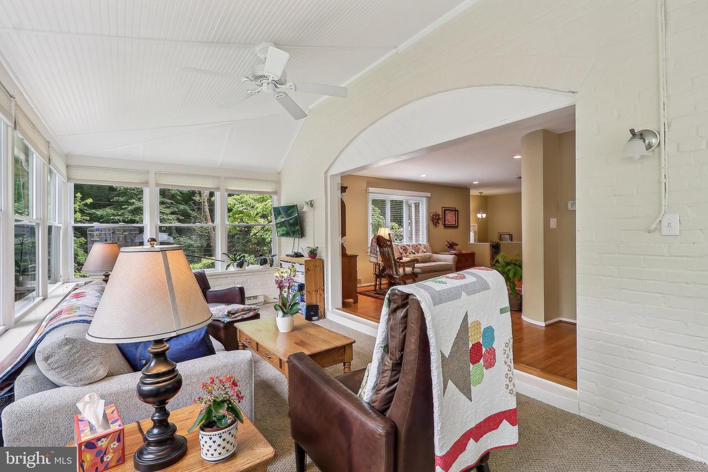 3919 30TH ST N, ARLINGTON, Virginia 22207, 3 Bedrooms Bedrooms, ,2 BathroomsBathrooms,Residential,For sale,3919 30TH ST N,VAAR2057390 MLS # VAAR2057390