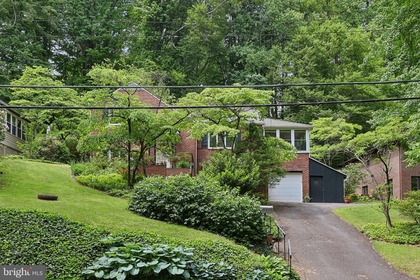 3919 30TH ST N, ARLINGTON, Virginia 22207, 3 Bedrooms Bedrooms, ,2 BathroomsBathrooms,Residential,For sale,3919 30TH ST N,VAAR2057390 MLS # VAAR2057390
