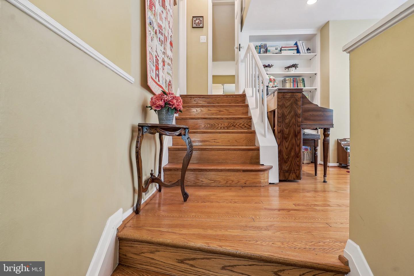 3919 30TH ST N, ARLINGTON, Virginia 22207, 3 Bedrooms Bedrooms, ,2 BathroomsBathrooms,Residential,For sale,3919 30TH ST N,VAAR2057390 MLS # VAAR2057390