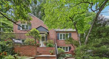 3919 30TH ST N, ARLINGTON, Virginia 22207, 3 Bedrooms Bedrooms, ,2 BathroomsBathrooms,Residential,For sale,3919 30TH ST N,VAAR2057390 MLS # VAAR2057390